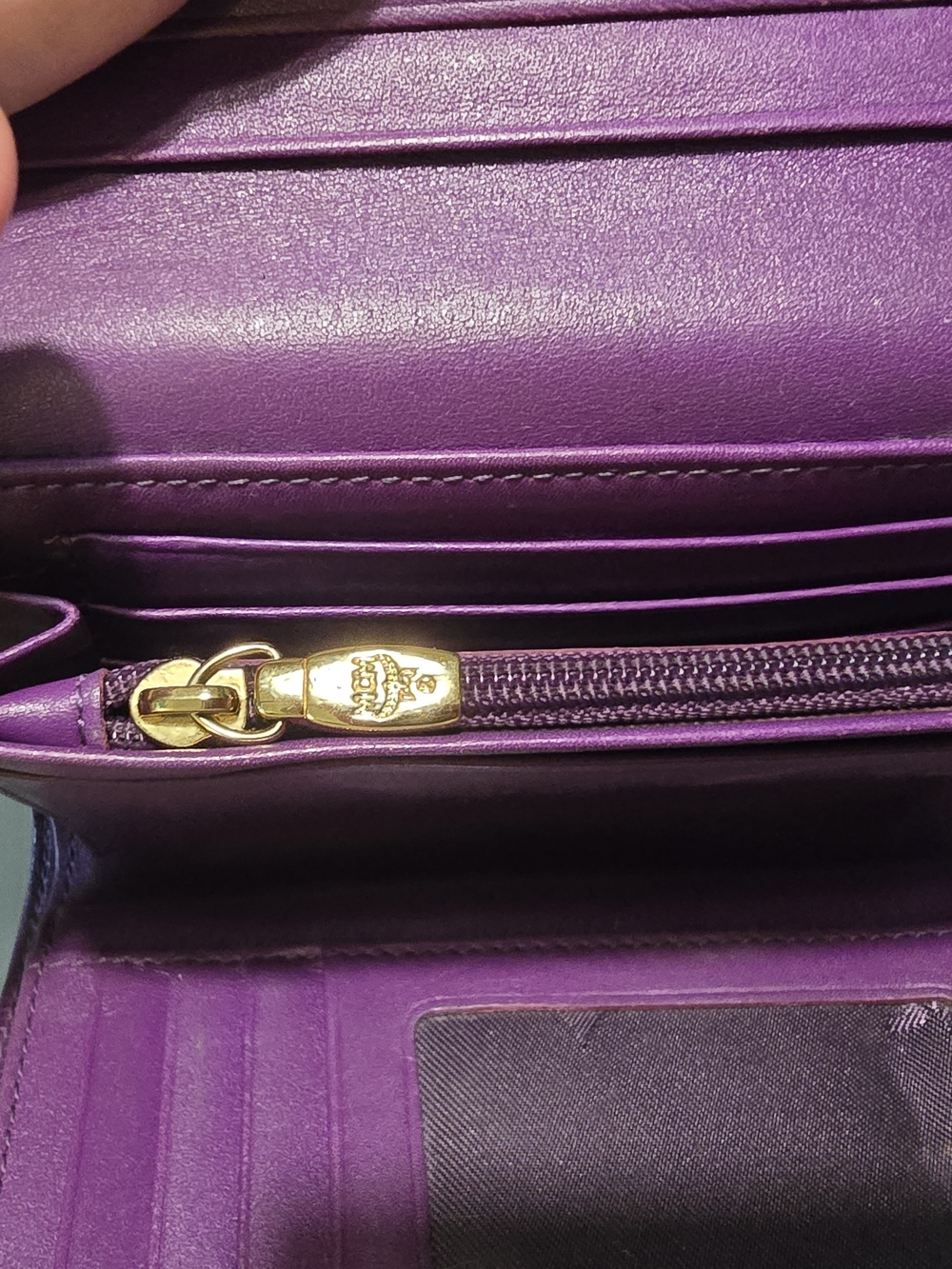 MCM EUC Purple Leather Logo Trifold Wallet with Gold Hardware & 2 MCM Charms 5.5 - Picture 11 of 11